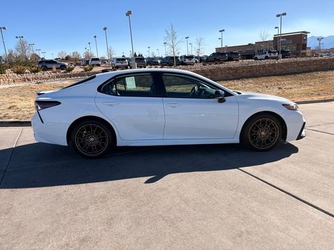 Used 2023 Toyota Camry SE image 9