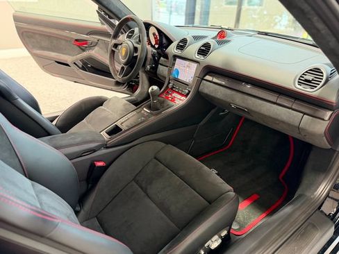 Used 2020 Porsche 718 Cayman GT4 RWD image 22