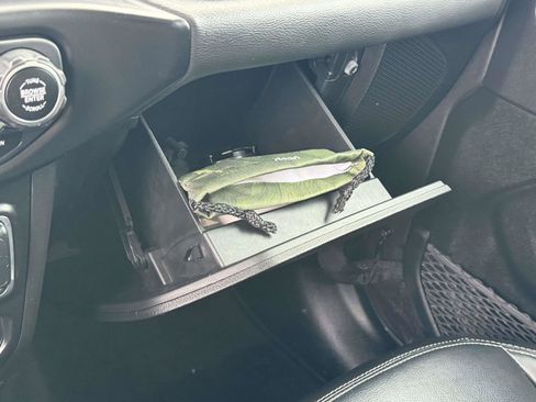 Used 2021 Jeep Wrangler Unlimited Sahara w/ Cold Weather Group AWD/4WD image 33