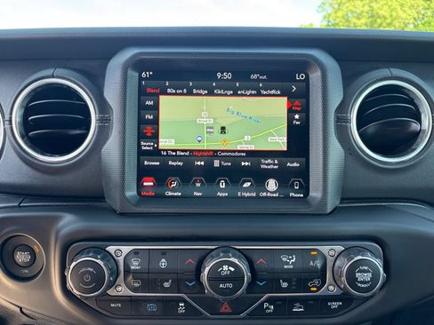 Used 2021 Jeep Wrangler Unlimited Sahara w/ Cold Weather Group AWD/4WD image 26