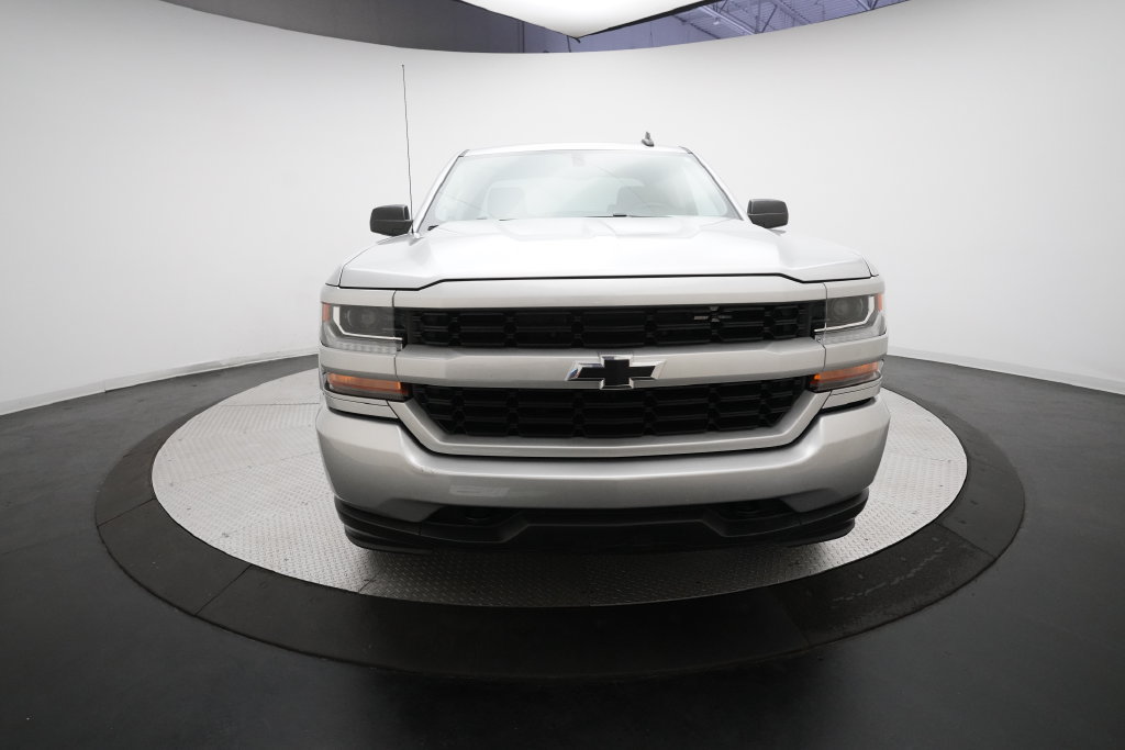 Used 2019 Chevrolet Silverado 1500 Custom w/ Custom Convenience Package AWD/4WD image 12