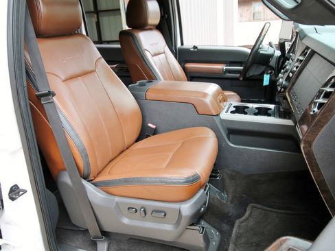 Used 2016 Ford F250 Platinum w/ FX4 Off-Road Package image 43