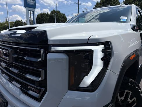 Used 2025 GMC Sierra 2500 AT4 w/ AT4 Premium Plus Package AWD/4WD image 6