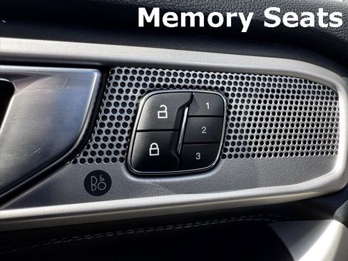 Used 2022 Ford Explorer Limited w/ Equipment Group 301A image 17