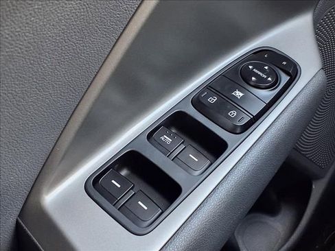 Used 2019 Kia Niro LX image 23