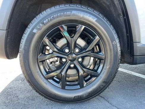 Used 2024 Jeep Grand Cherokee Altitude AWD/4WD image 10