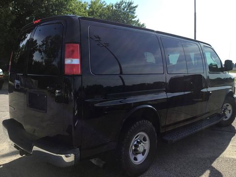 Used 2017 Chevrolet Express 2500 LT w/ LT Preferred Equipment Group RWD image 6