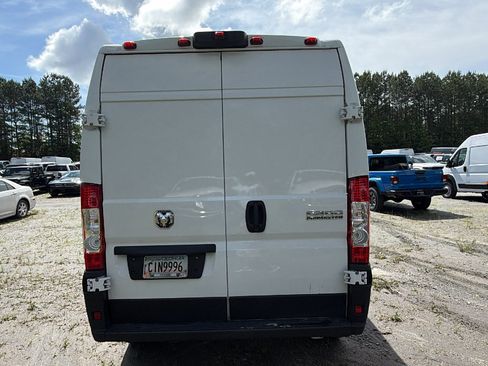 Used 2024 RAM ProMaster 2500 w/ Convenience Group FWD image 9