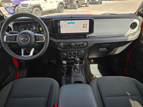 Used 2025 Jeep Wrangler Unlimited Sahara w/ Safety Group AWD/4WD image 5