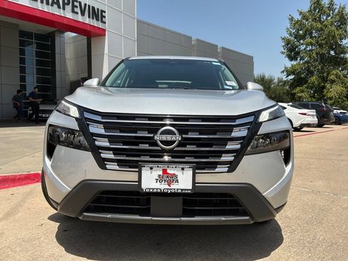 Used 2025 Nissan Rogue SV FWD image 3