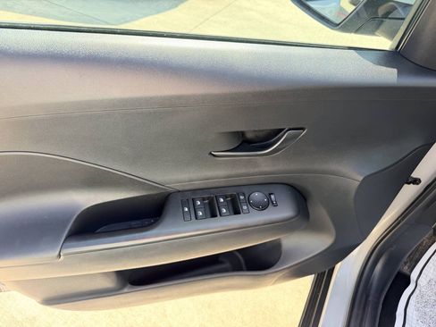 Used 2025 Hyundai Kona SEL FWD image 30