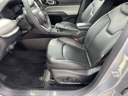 Used 2025 Jeep Compass Limited AWD/4WD image 17