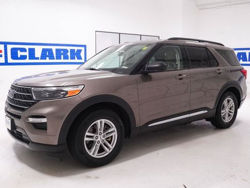 Used 2021 Ford Explorer XLT w/ Equipment Group 202A RWD image 32