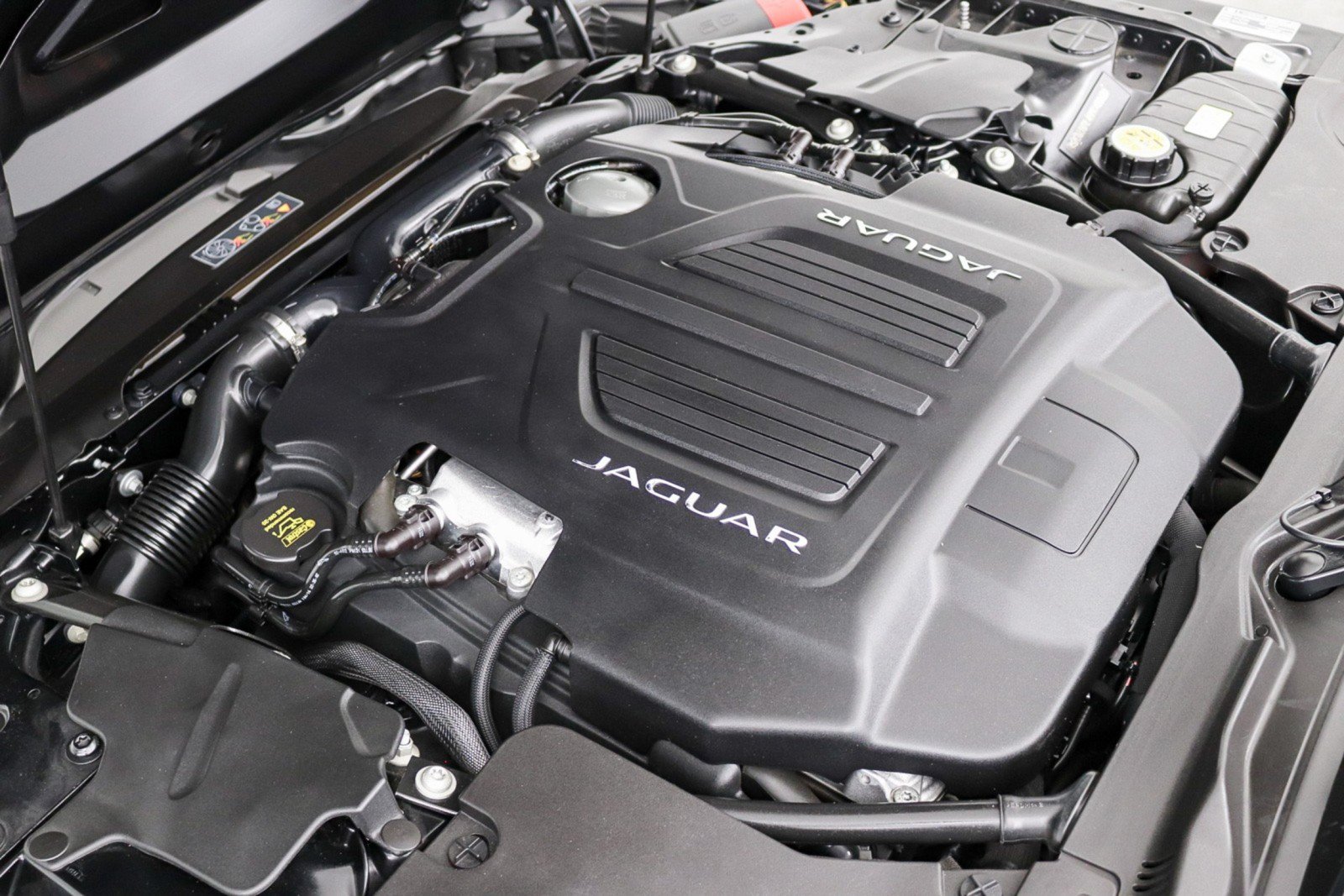 Used 2017 Jaguar F-TYPE R AWD/4WD image 38