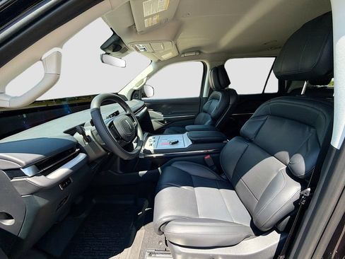 New 2026 Lincoln Navigator Premiere AWD/4WD image 24