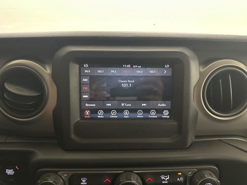 Used 2020 Jeep Wrangler Sport AWD/4WD image 23