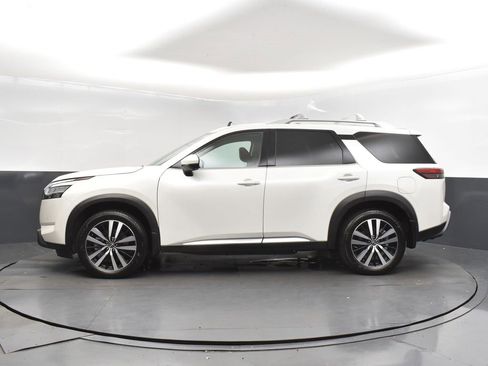 Used 2024 Nissan Pathfinder Platinum w/ Cargo Package image 4