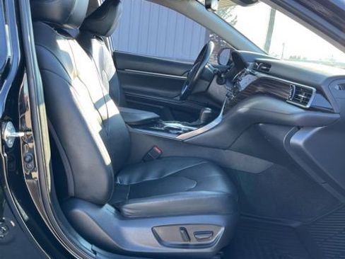 Used 2020 Toyota Camry XLE image 28