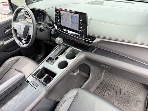 Used 2022 Toyota Sienna XSE w/ XSE Plus Package AWD/4WD image 12