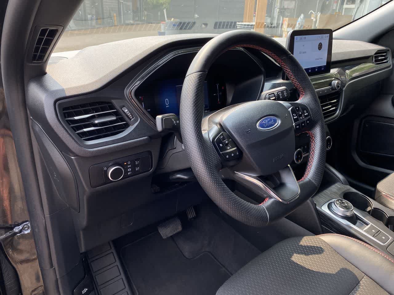 Used 2026 Ford Escape ST-Line AWD/4WD image 2