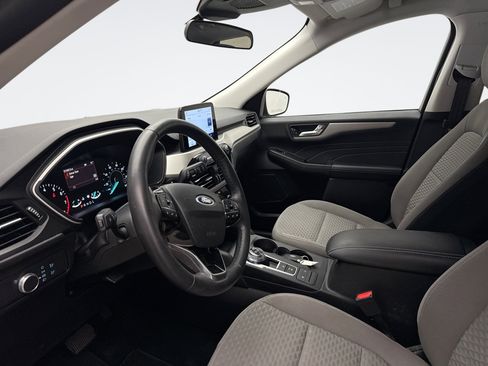 Used 2021 Ford Escape SE w/ Cold Weather Package image 9