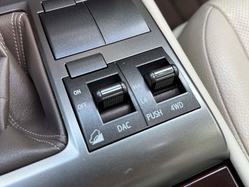 Used 2017 Lexus GX 460 image 23