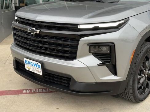 Used 2026 Chevrolet Traverse LT w/ Midnight/Sport Edition FWD image 14