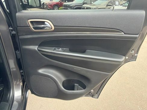 Used 2017 Jeep Grand Cherokee Limited AWD/4WD image 14