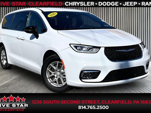 Used 2026 Chrysler Pacifica Select FWD image 1