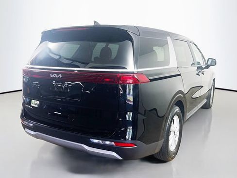 Used 2024 Kia Carnival LX FWD image 8
