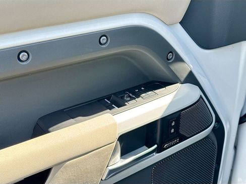 Used 2023 Land Rover Defender 90 X-Dynamic SE image 19