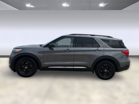 Used 2024 Ford Explorer XLT w/ Equipment Group 202A RWD image 2