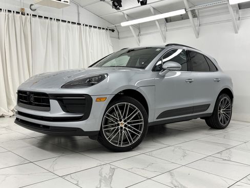 Certified 2026 Porsche Macan AWD/4WD image 6