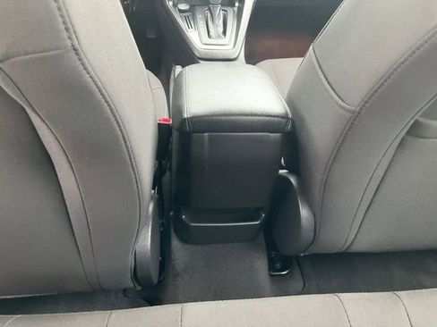Used 2018 Ford Focus SE image 25