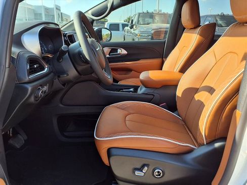 New 2026 Chrysler Pacifica Pinnacle FWD image 13