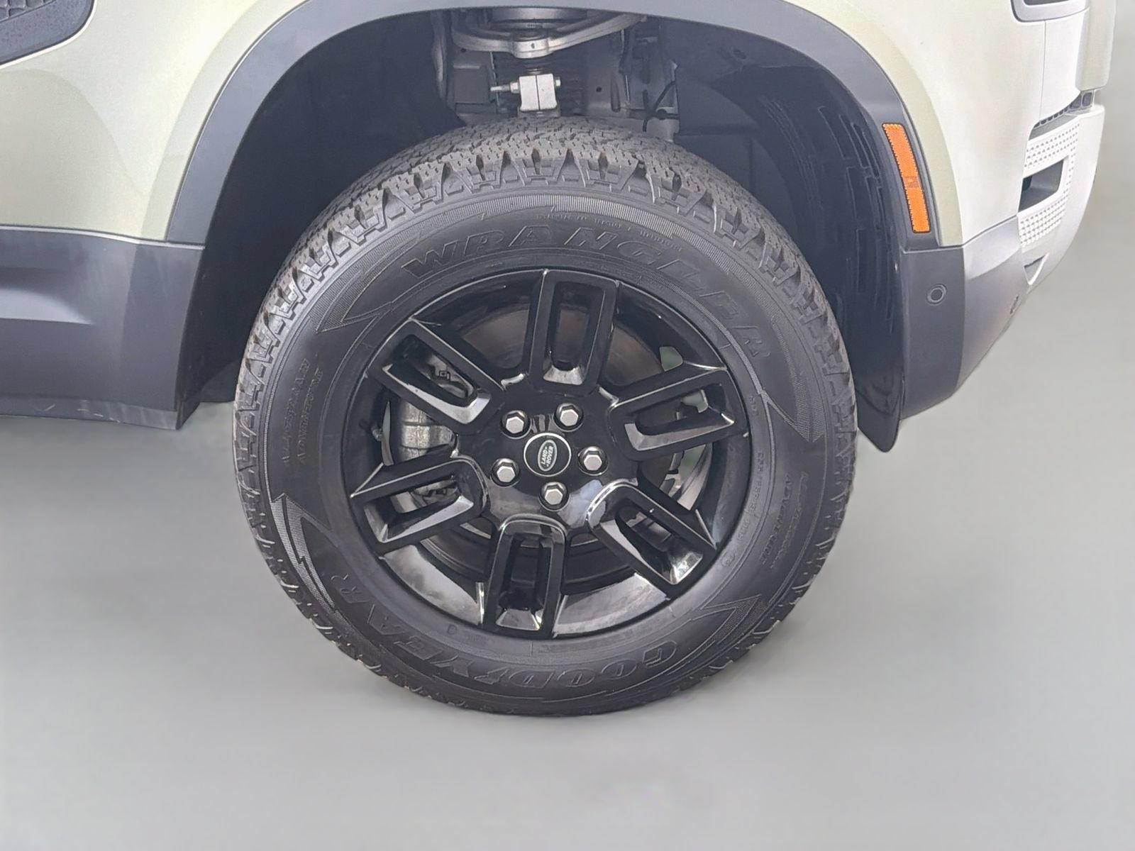 Used 2023 Land Rover Defender 110 S AWD/4WD image 35
