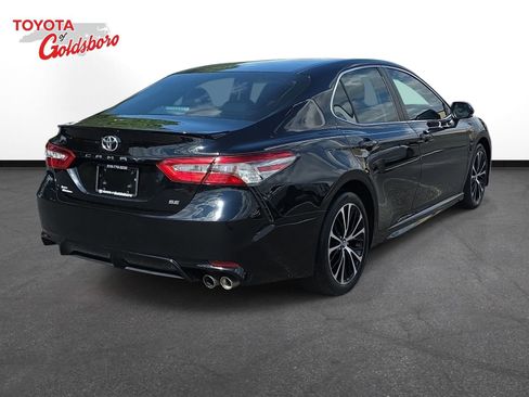 Used 2018 Toyota Camry SE image 5