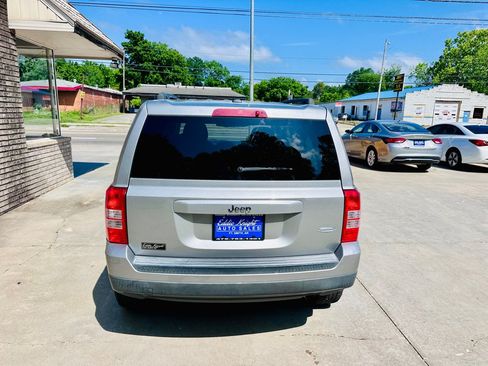 Used 2016 Jeep Patriot Latitude FWD image 4