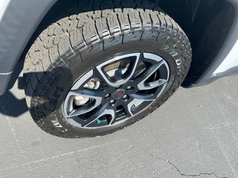 Used 2025 Jeep Compass Trailhawk AWD/4WD image 9