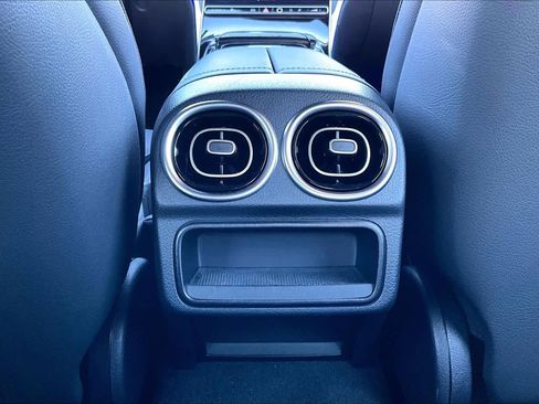 Used 2025 Mercedes-Benz C 300 Sedan image 34