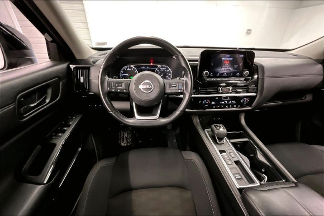 Used 2025 Nissan Pathfinder SV FWD image 6