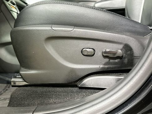 Used 2021 Buick Encore Preferred AWD/4WD image 22