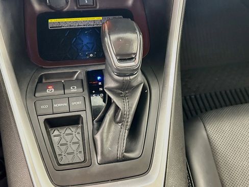Used 2020 Toyota RAV4 Limited FWD image 24
