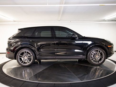 Used 2023 Porsche Cayenne Platinum Edition AWD/4WD image 8