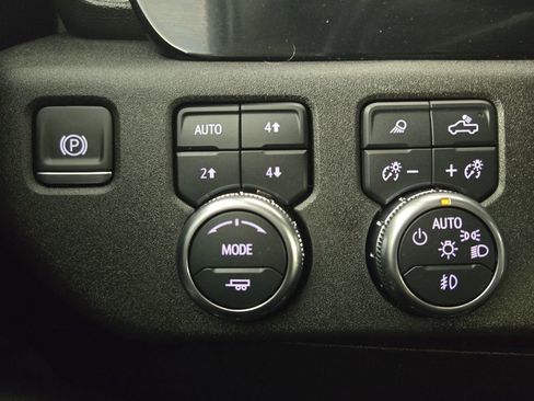 Used 2024 GMC Sierra 2500 SLT w/ SLT Premium Package AWD/4WD image 22