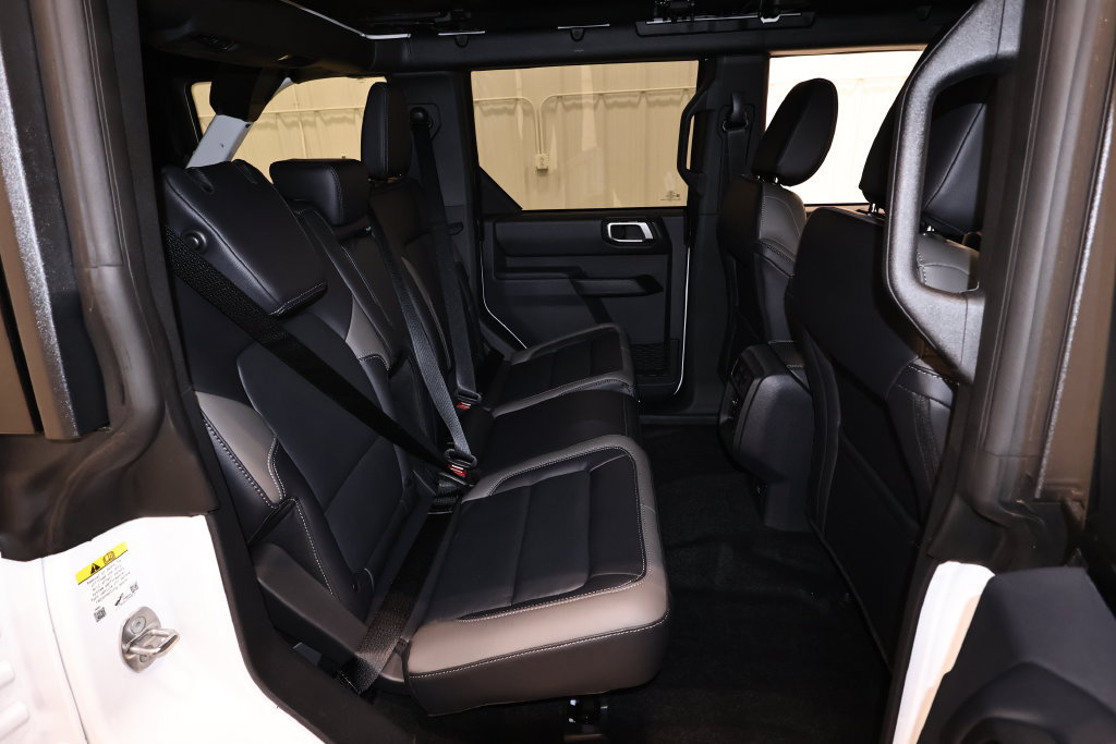 New 2026 Ford Bronco Outer Banks w/ Black Appearance Package AWD/4WD image 14