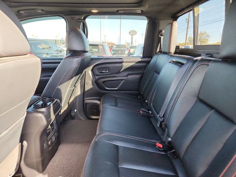 Used 2021 Nissan Titan PRO-4X w/ Pro-4x Convenience Package image 10