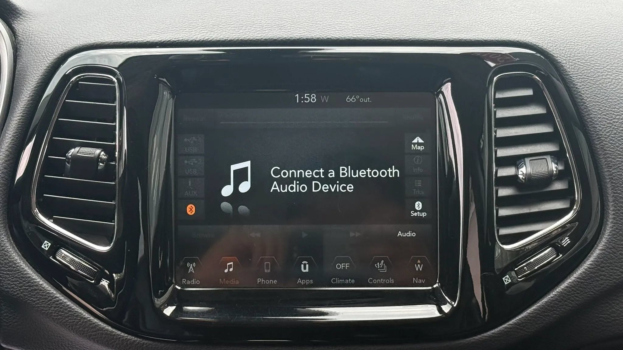 Used 2018 Jeep Compass Limited w/ Navigation Group AWD/4WD image 16