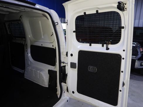 Used 2021 Nissan NV200 SV w/ Sliding Door Glass Package image 17