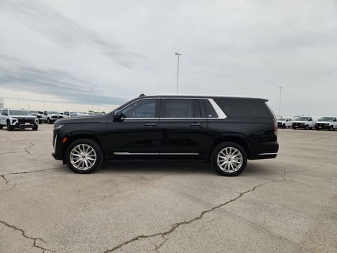 Used 2023 Cadillac Escalade ESV Premium Luxury AWD/4WD image 4